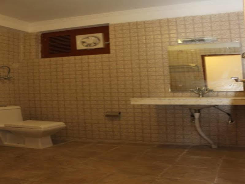 Oyo 3146 Six Season Regency Hotel Jagatsukh Buitenkant foto