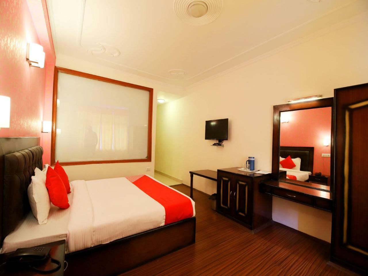 Oyo 3146 Six Season Regency Hotel Jagatsukh Buitenkant foto